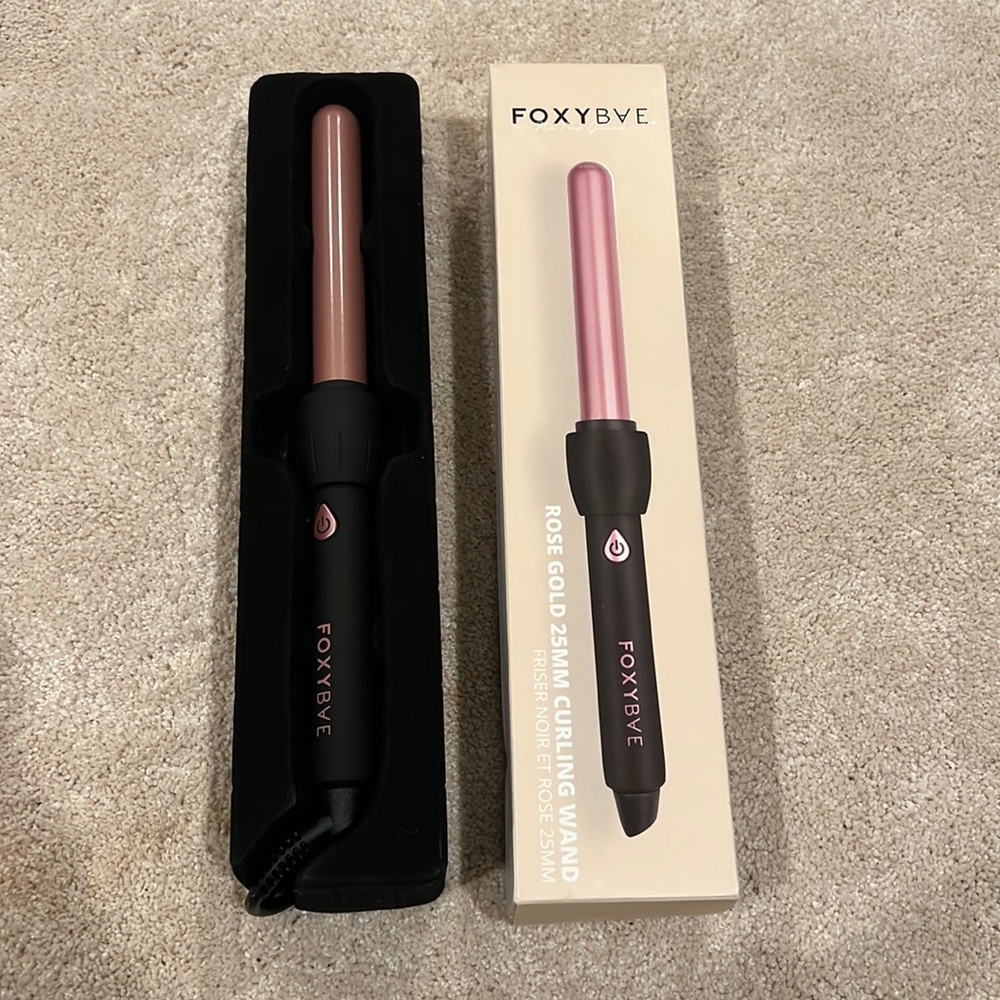 *NWT* Foxy Bae Curling Wand